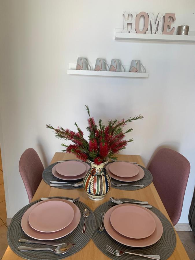 Villa Ulika - 3 Apt For 4 Persons Pula Extérieur photo