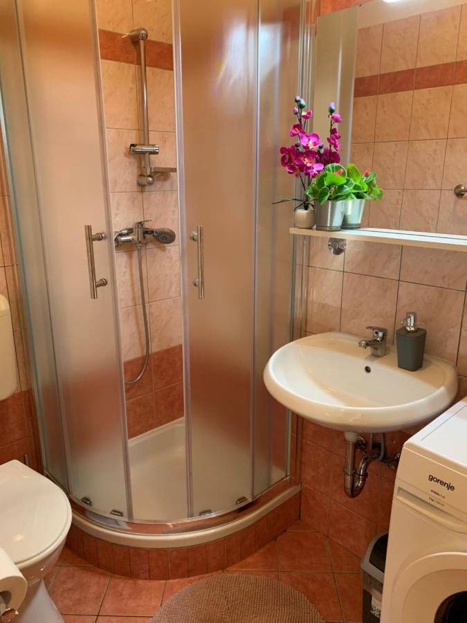 Villa Ulika - 3 Apt For 4 Persons Pula Extérieur photo