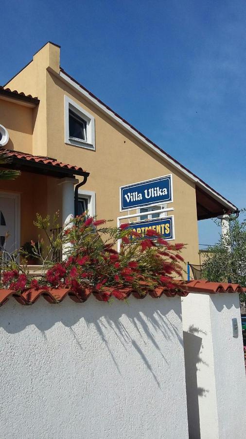 Villa Ulika - 3 Apt For 4 Persons Pula Extérieur photo